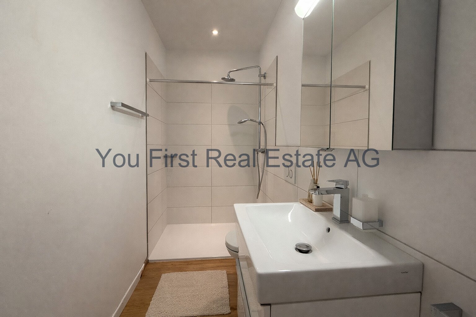 Moderne 4.5-Zimmer-Erdgeschosswohnung mit Sitzplatz und hochwertigem Innenausbau