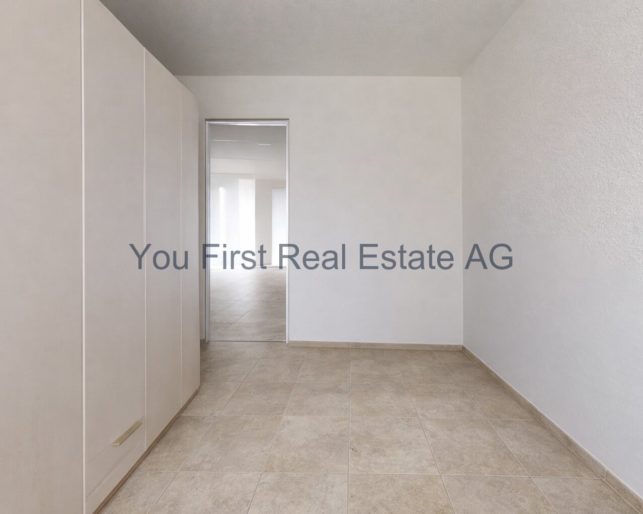 Stilvoll renovierte 3.5-Zimmerwohnung im Erstbezug mit Balkon und Garage