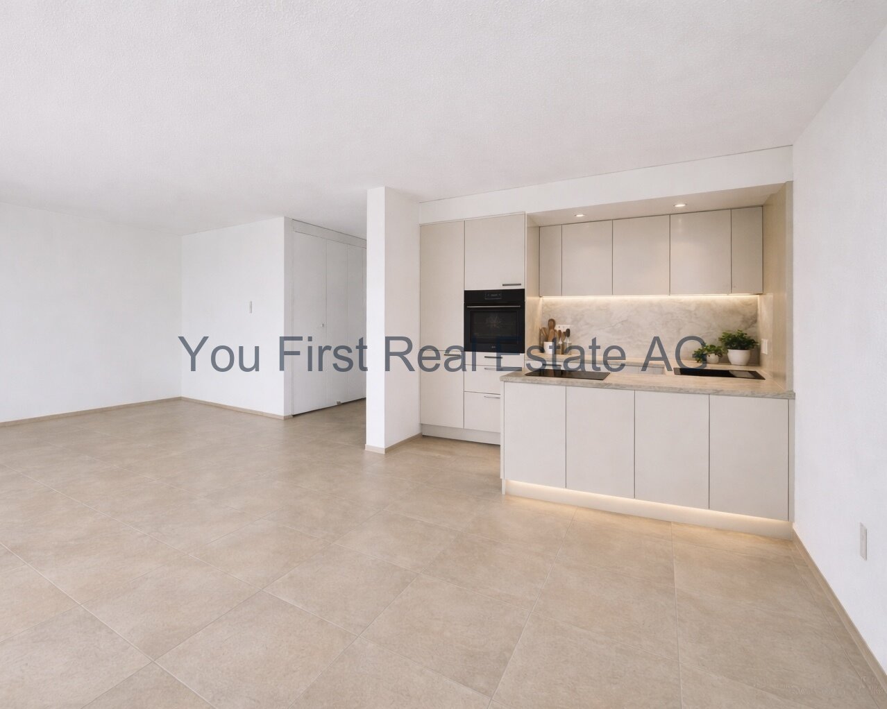 Stilvoll renovierte 3.5-Zimmerwohnung im Erstbezug mit Balkon und Garage