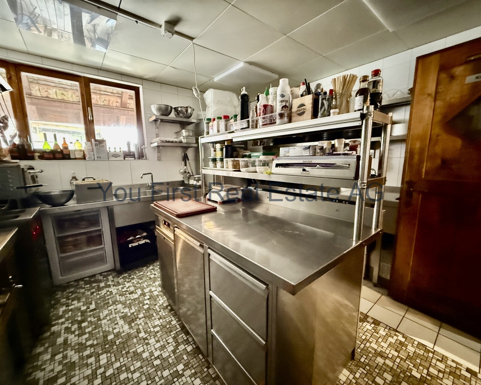 ERFOLGSLOKAL IN AARWANGEN – STILVOLLE MUSIKBAR & RESTAURANT MIT TERRASSE, EVENTBEREICH UND RIESIGEM POTENZIAL