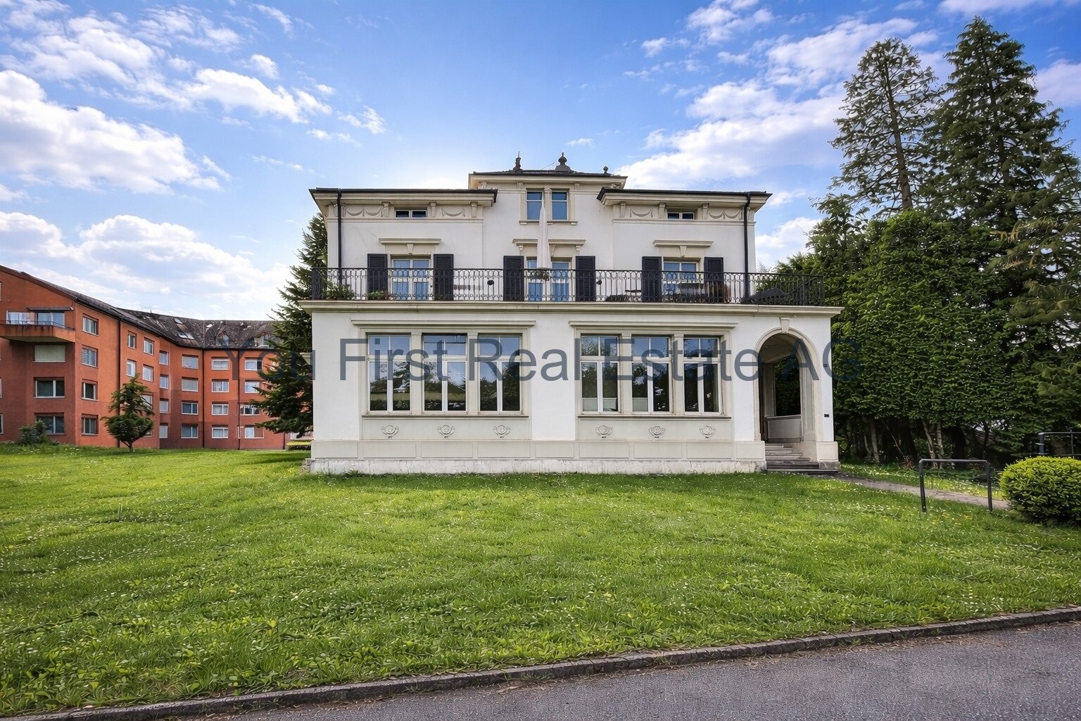 Repräsentative Büroräumlichkeiten mit historischem Charme und stilvoller Architektur