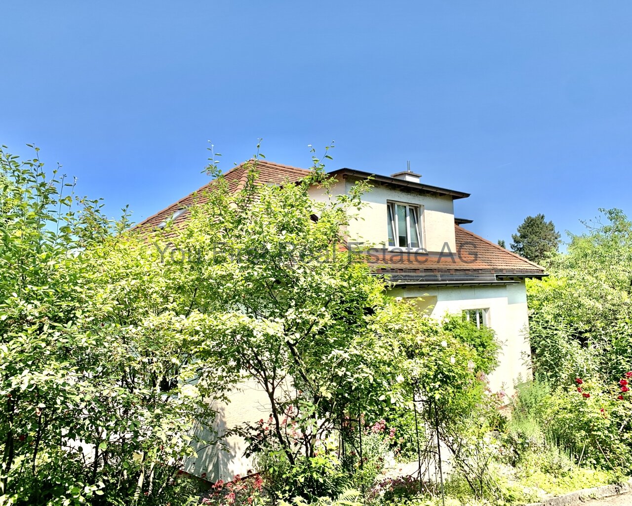 Romantischer Charme eingebettet im Grünen