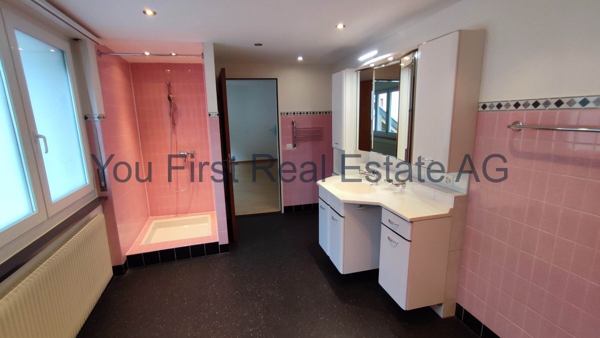 4.5 Zimmer Wohnung mit grosser Terrasse + Balkon