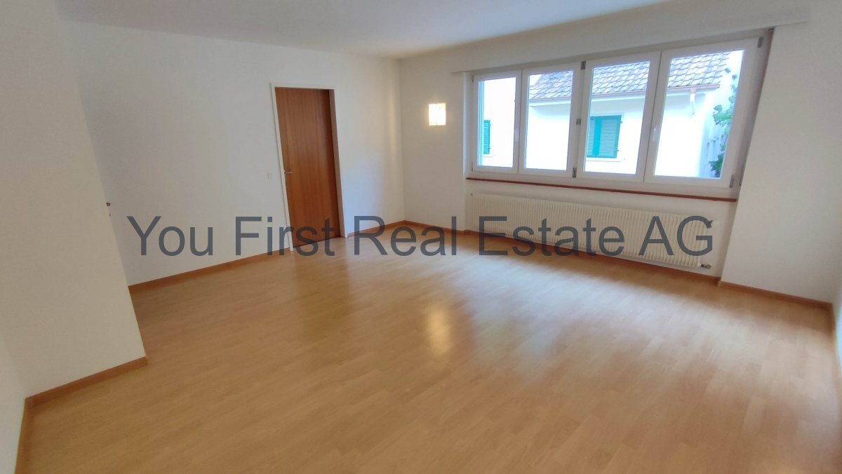 4.5 Zimmer Wohnung mit grosser Terrasse + Balkon