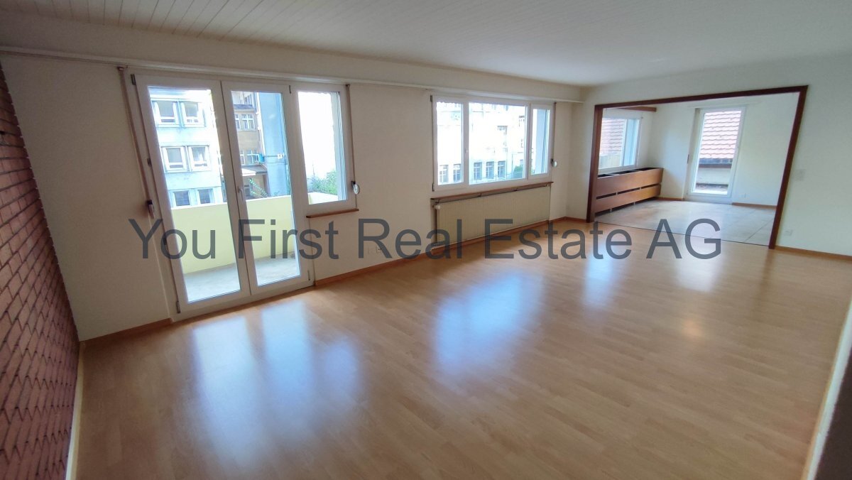 4.5 Zimmer Wohnung mit grosser Terrasse + Balkon