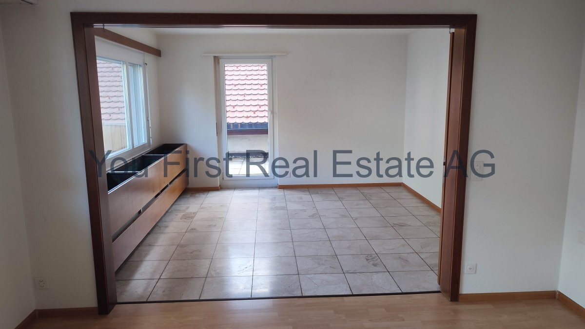 4.5 Zimmer Wohnung mit grosser Terrasse + Balkon