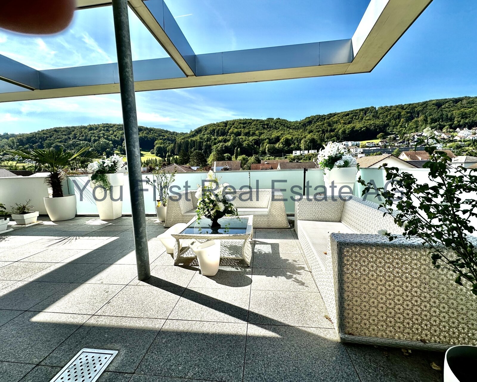 Traumhafte Attikawohnung mit Luxus und Weitblick