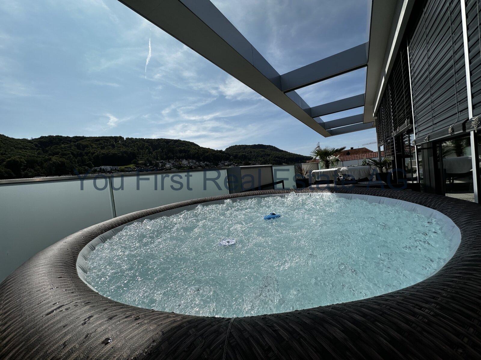 Traumhafte Attikawohnung mit Luxus und Weitblick