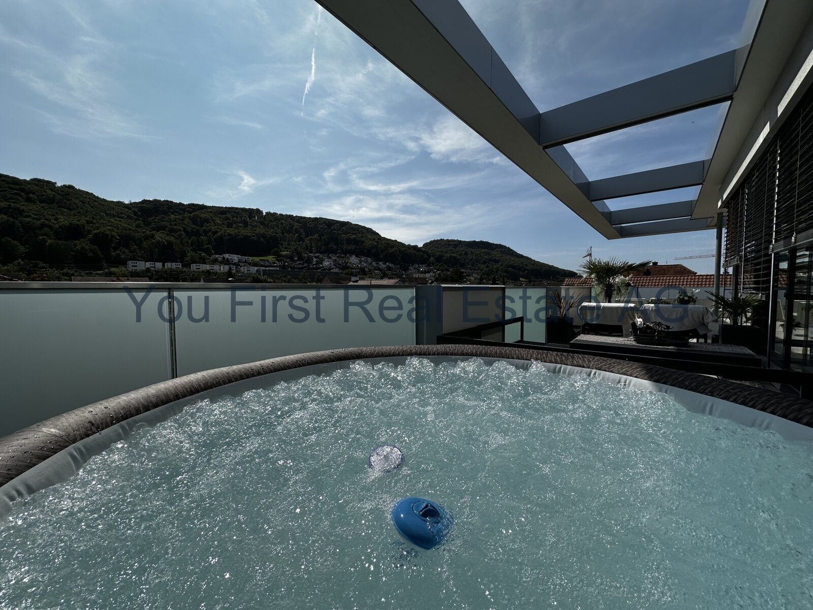 Traumhafte Attikawohnung mit Luxus und Weitblick