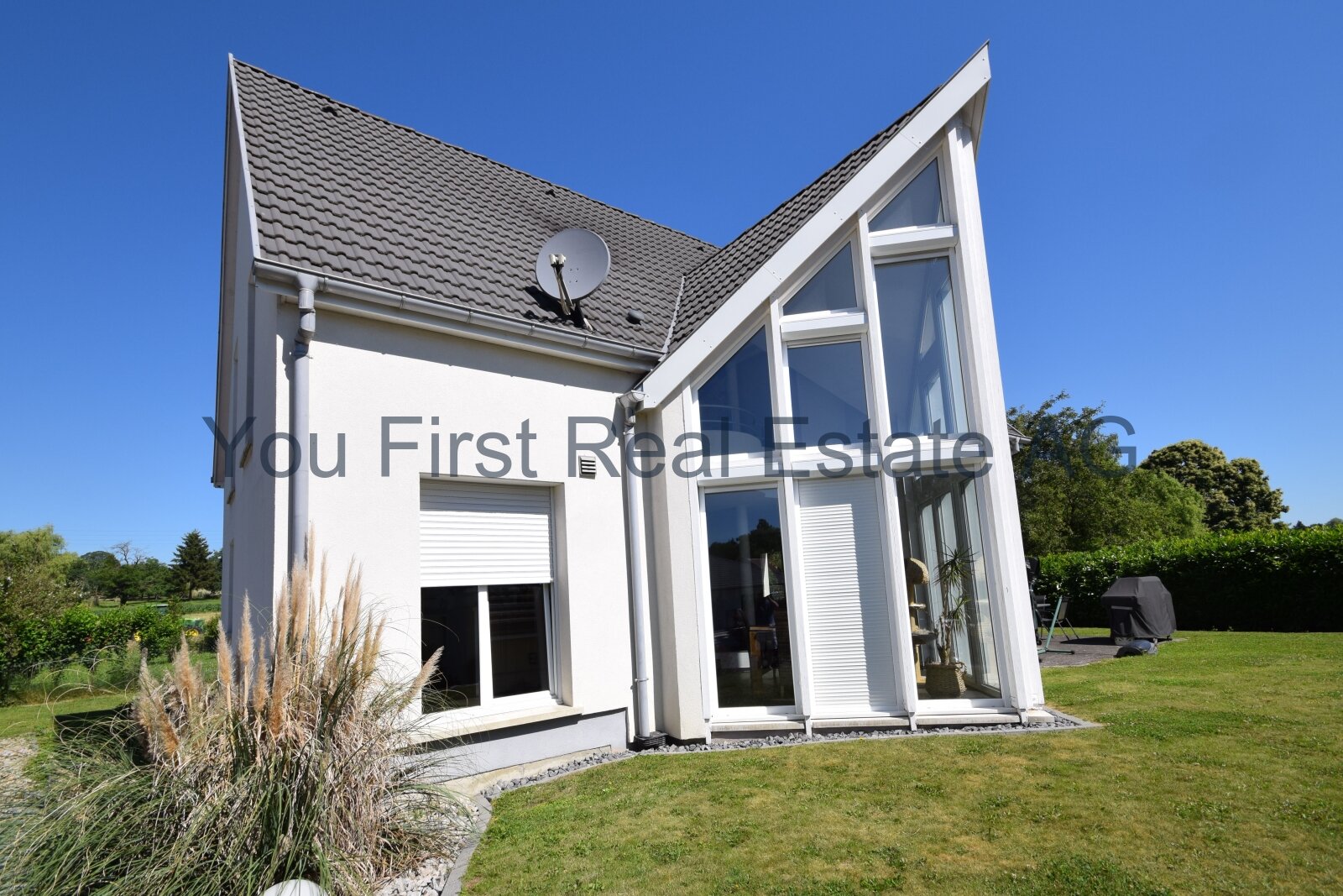 Licht, Luft, Lebensfreude: Modernes Haus mit viel Platz & Natur 