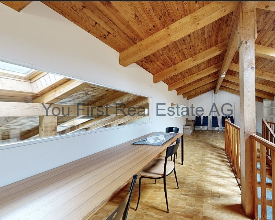 Geschäftsräumlichkeiten mit Lagerräume und Werkstätte