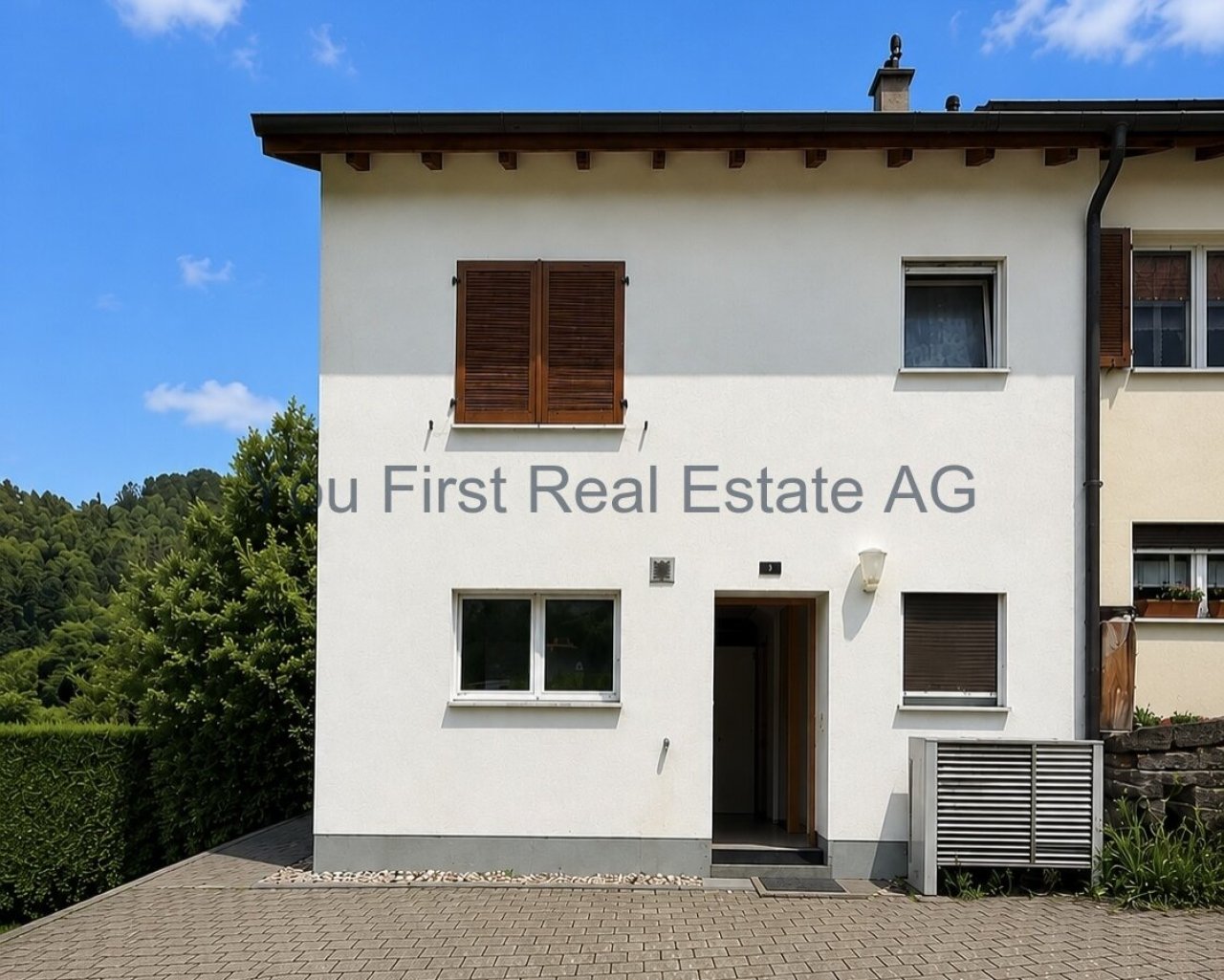 Moderne Fassade mit durchdachtem Grundriss