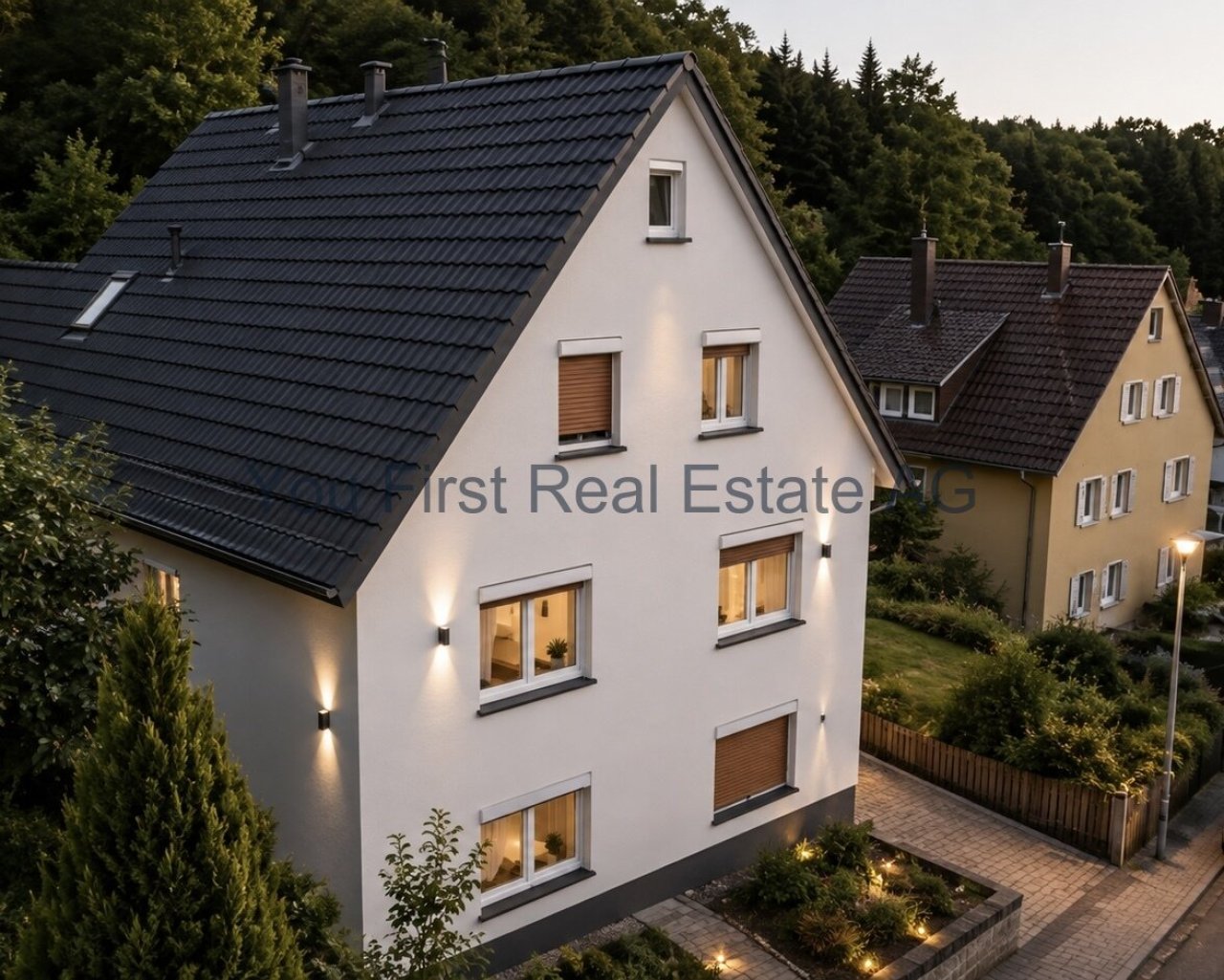 Modernes Einfamilienhaus mit hochwertiger Fassade und intelligenter Beleuchtung