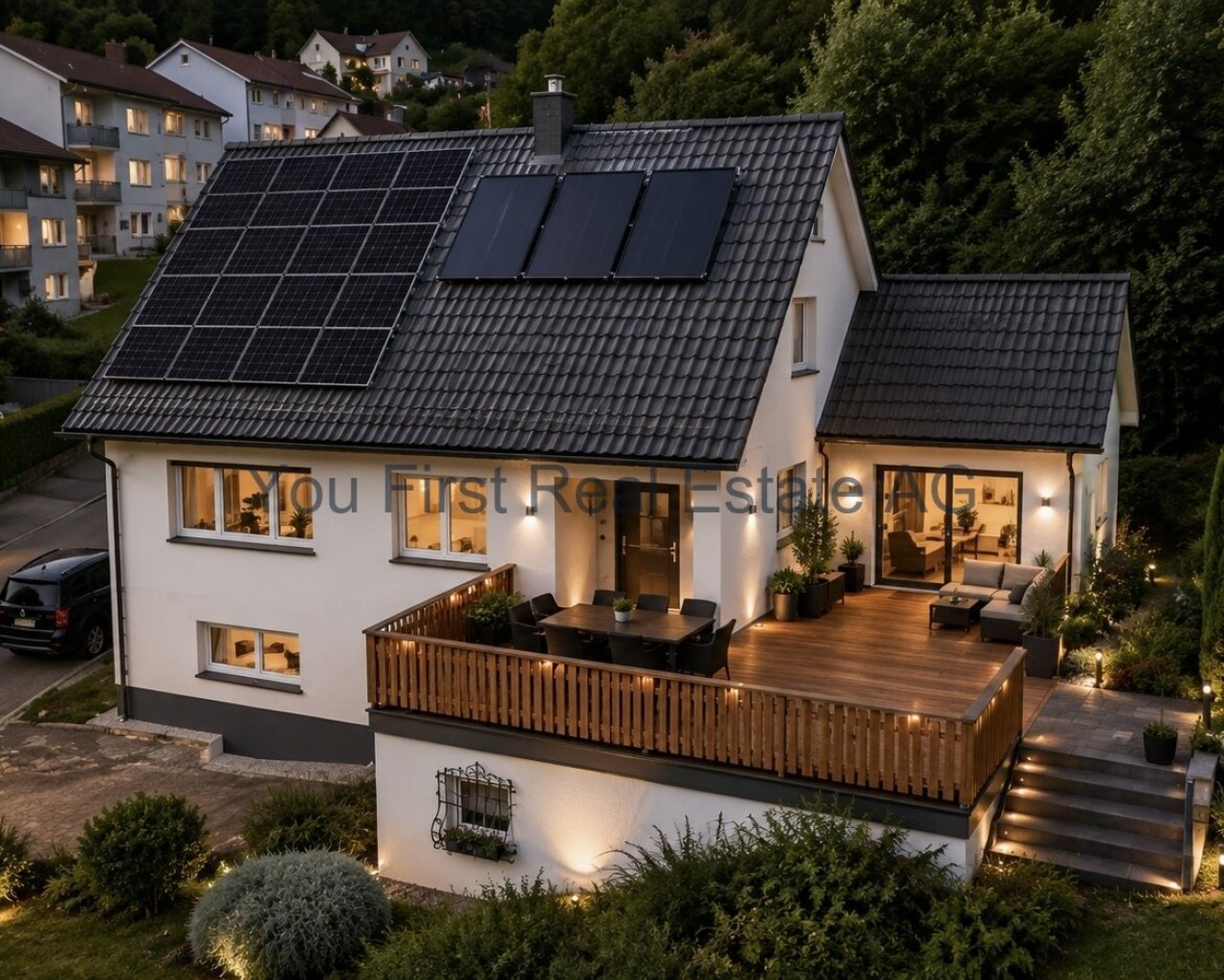 Terrasse mit intelligenter Außenbeleuchtung und direktem Gartenanbindung