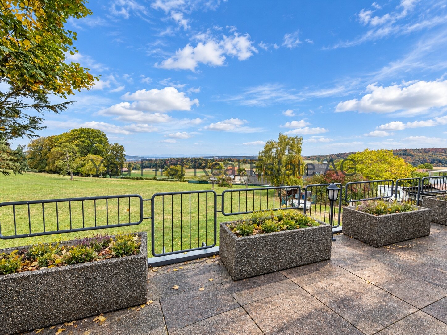 Terrasse mit Panoramablick mit Fernblick Vogesen