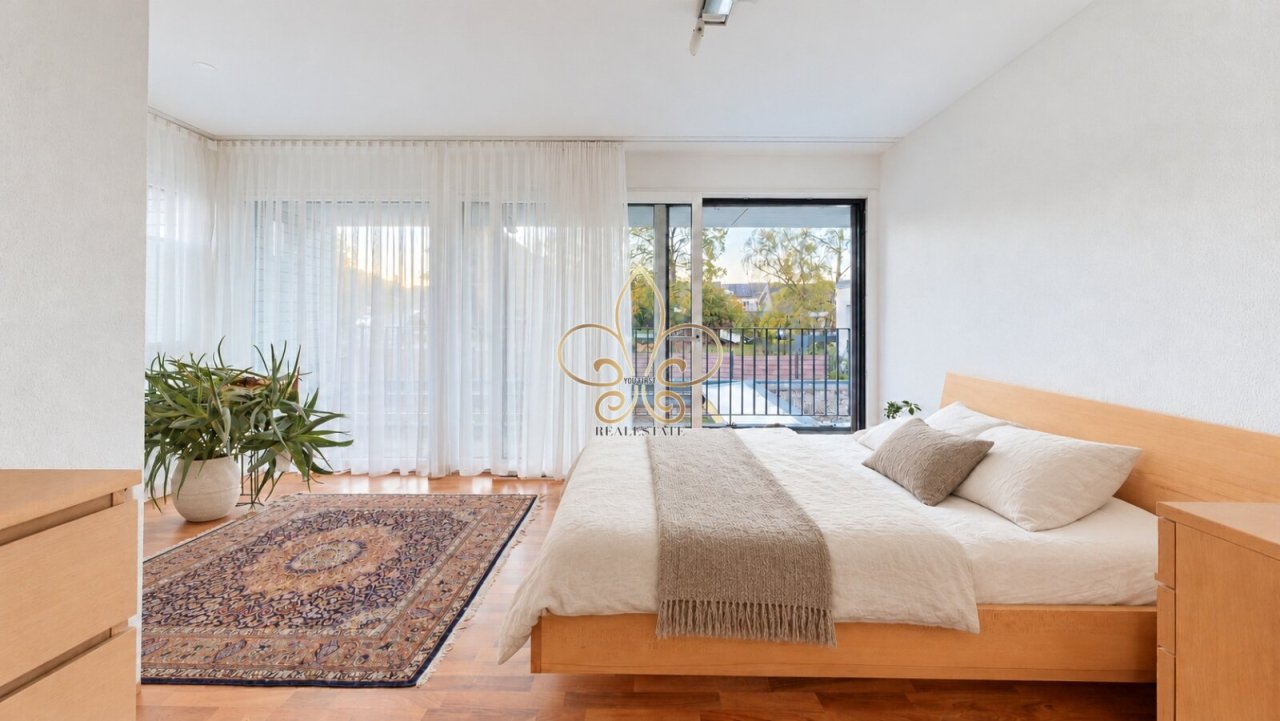 Schlafzimmer mit Balkon