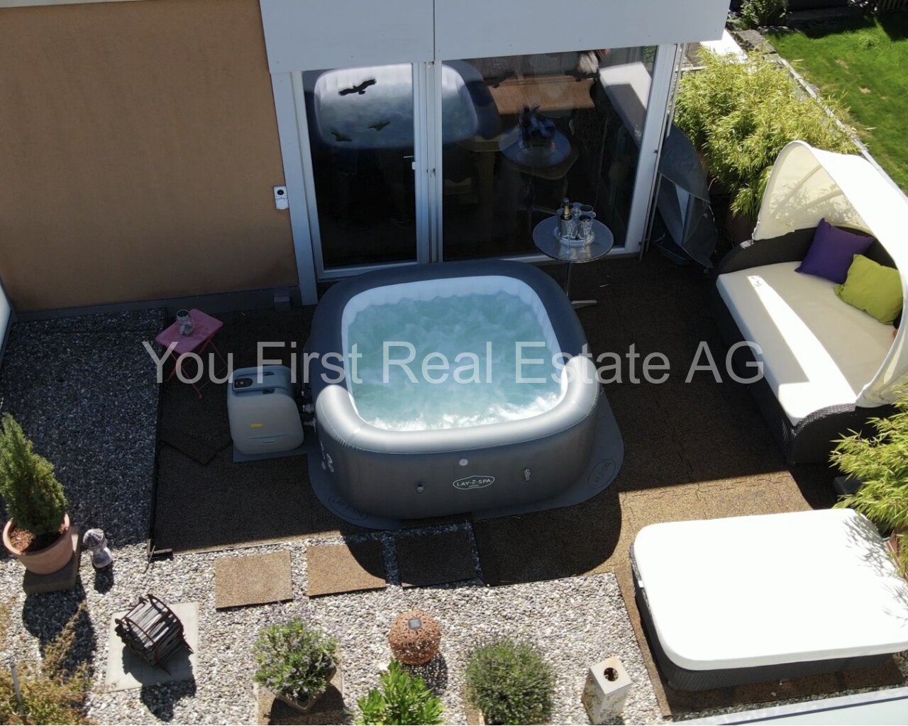 Terrasse mit Whirlpool Terrasse mit Whirlpool