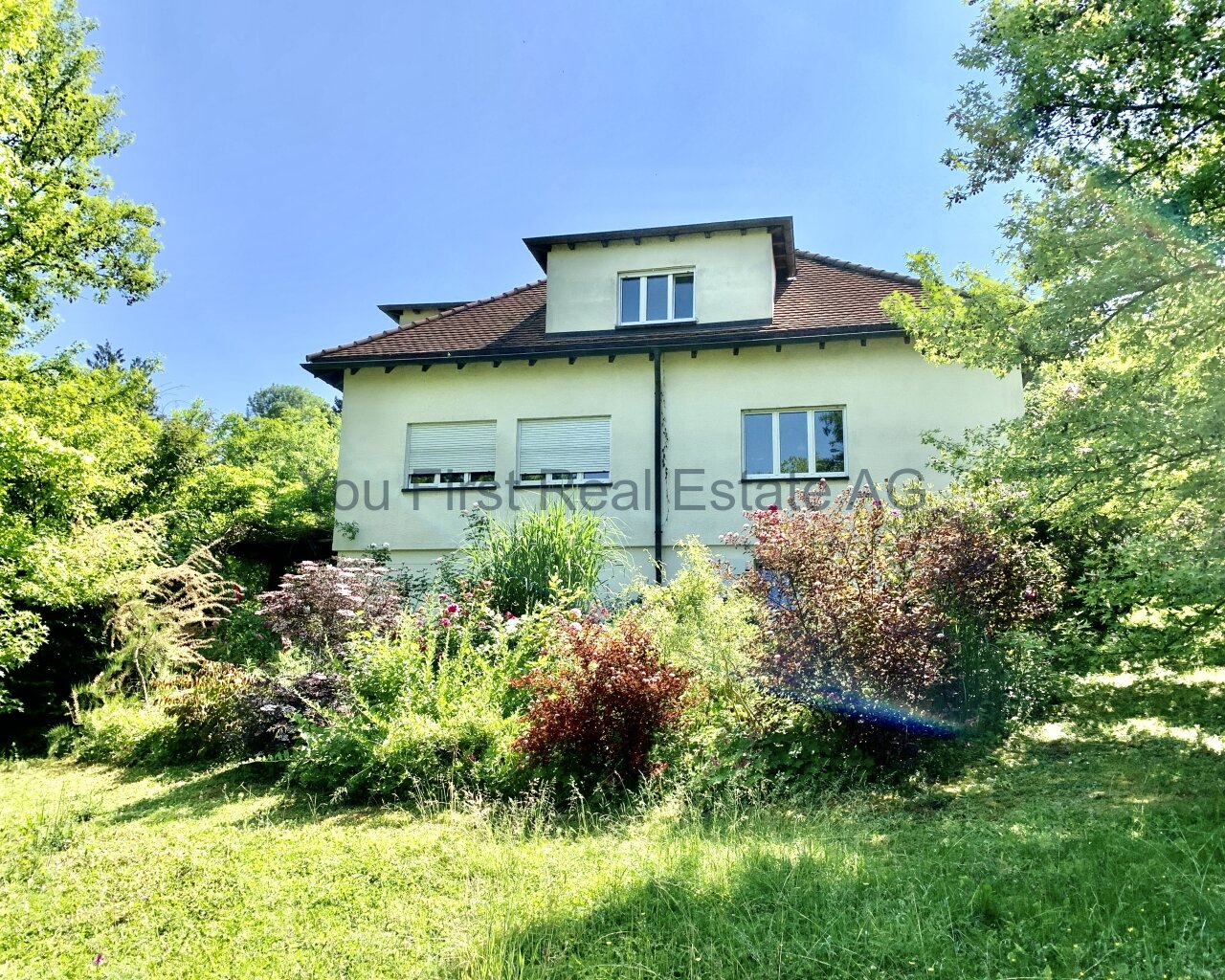 Eigebettet im Grünen Eigebettet im Grünen