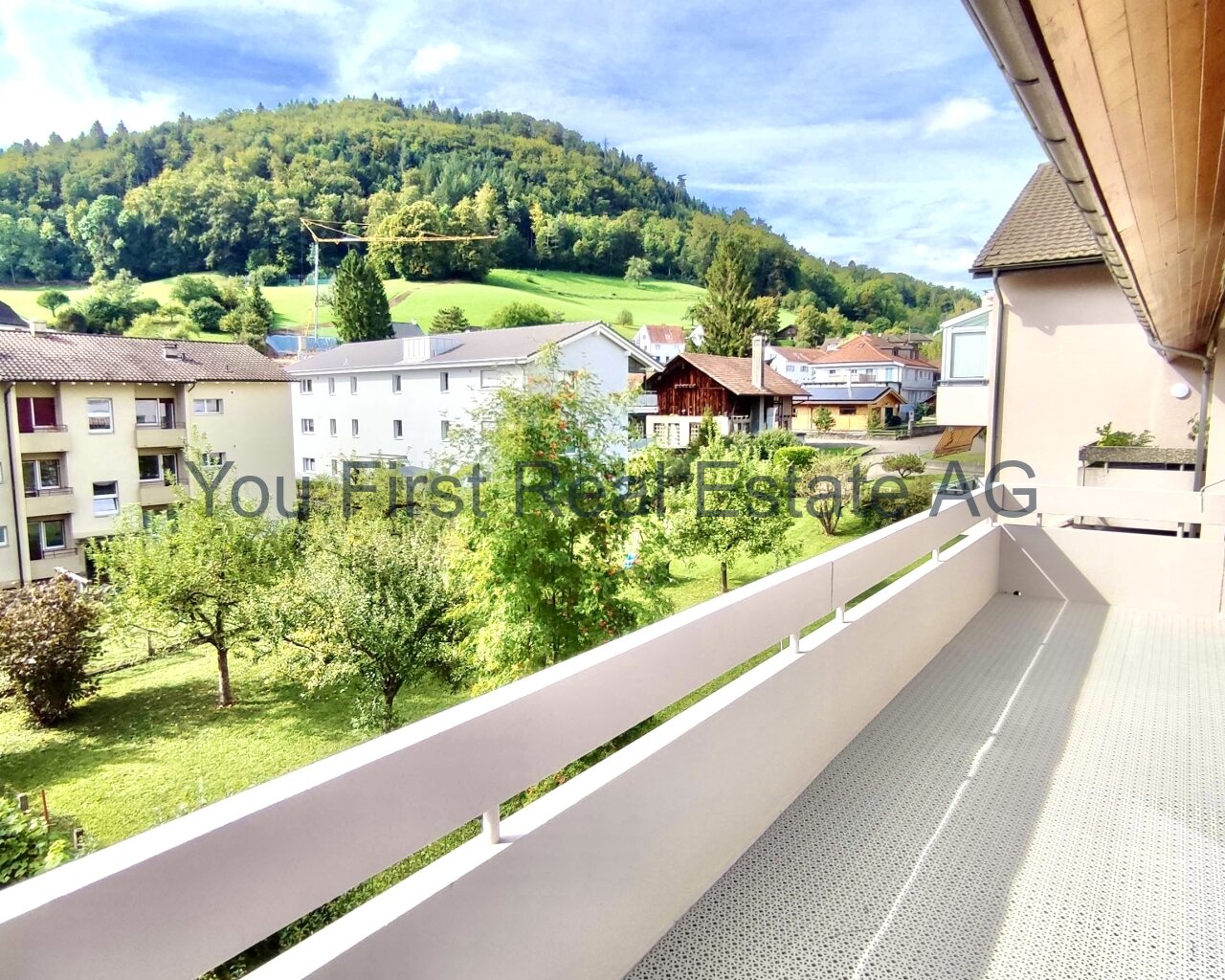 Grosser Balkon mit Fernblick