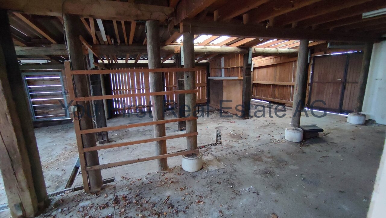 Ausbau-Potential: Rustikale Scheune mit Dachstuhl und Lichteinfall - Ideales Umwandlungsobjekt!