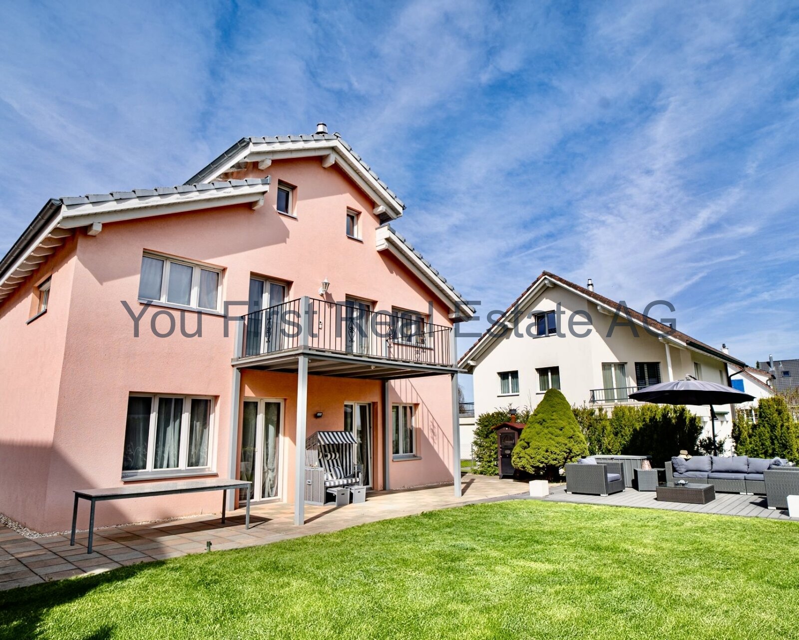 Traumhafte Doppelhaushälfte mit sonniger Südterrasse und pflegeleichtem Garten
