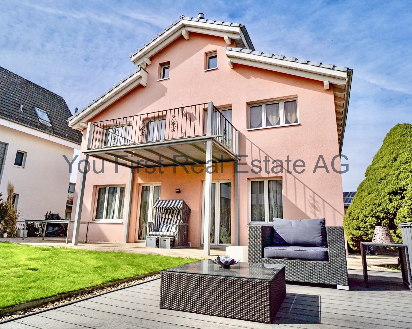 Modernes Einfamilienhaus mit großzügiger Terrasse und sonnigem Garten - Ihr Wohlfühl-Zuhause mit Weitblick!
