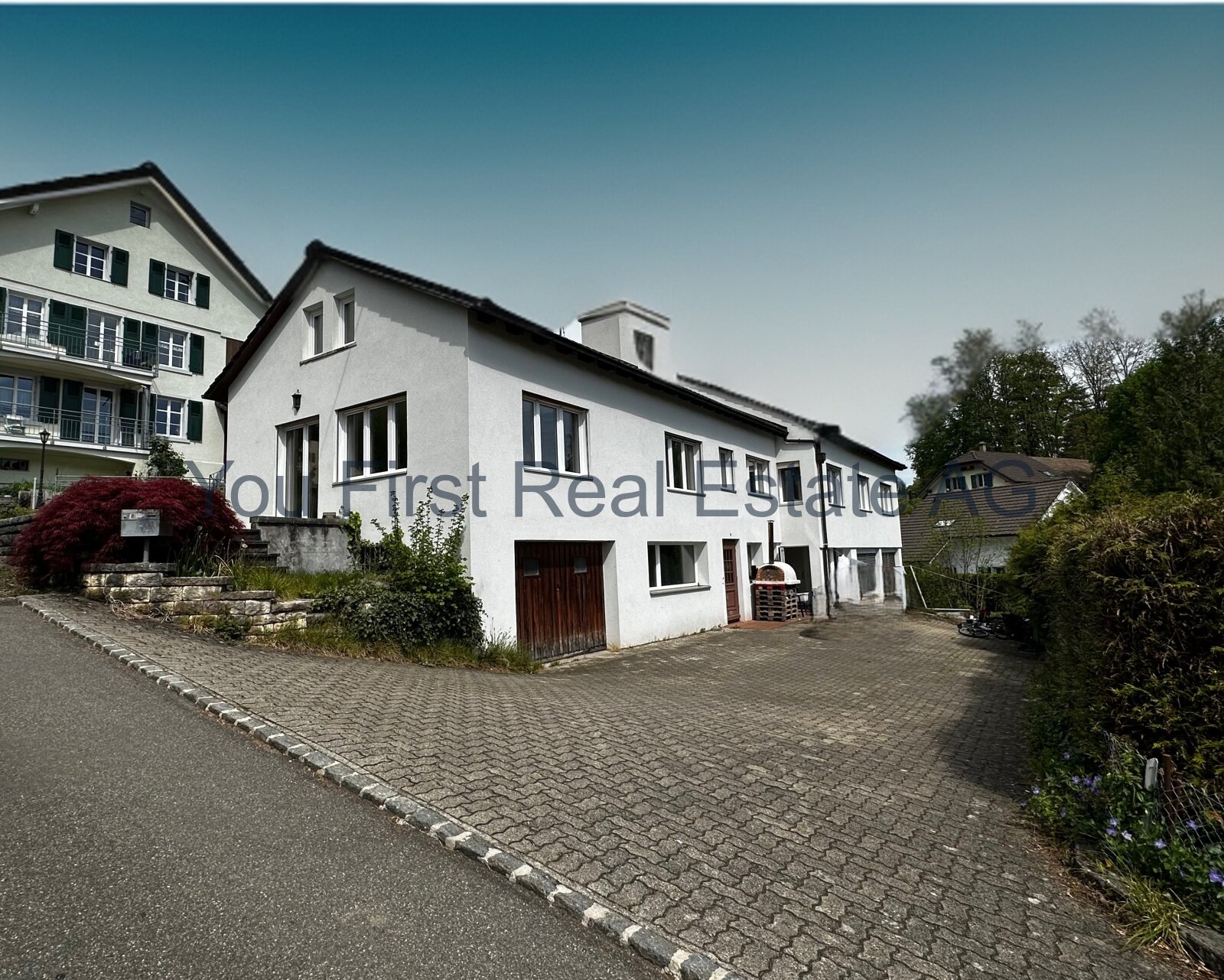 schöne Einfahrt zum Haus