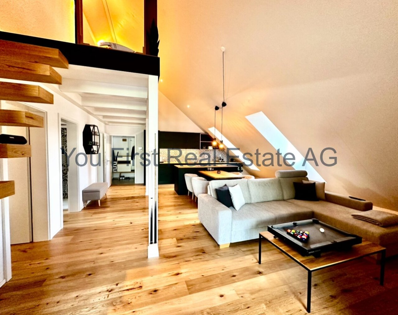 Loft-Wohnung mit Charme: Offene Architektur und hochwertige Holzböden garantieren Wohnkomfort der Extraklasse