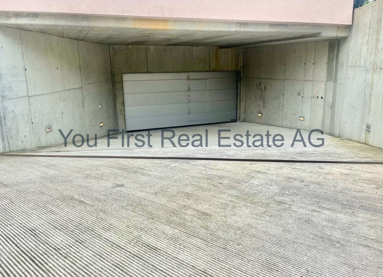 Komfortable Einzelgarage mit elektrischem Sektionaltor - Sichere Stellfläche für Ihr Fahrzeug