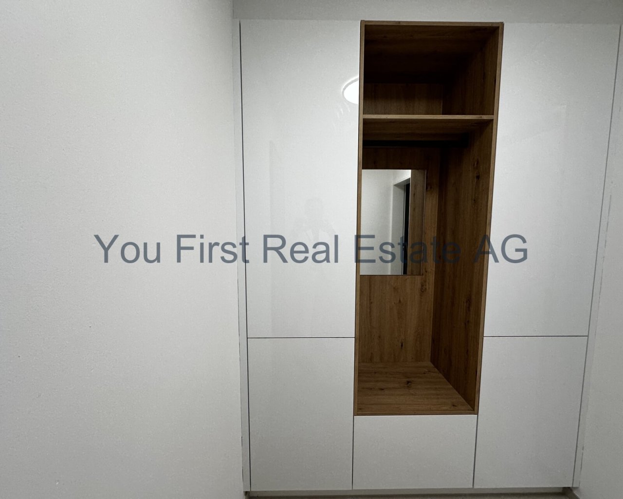 Eingangsbereich mit Garderobe Eingangsbereich mit Garderobe