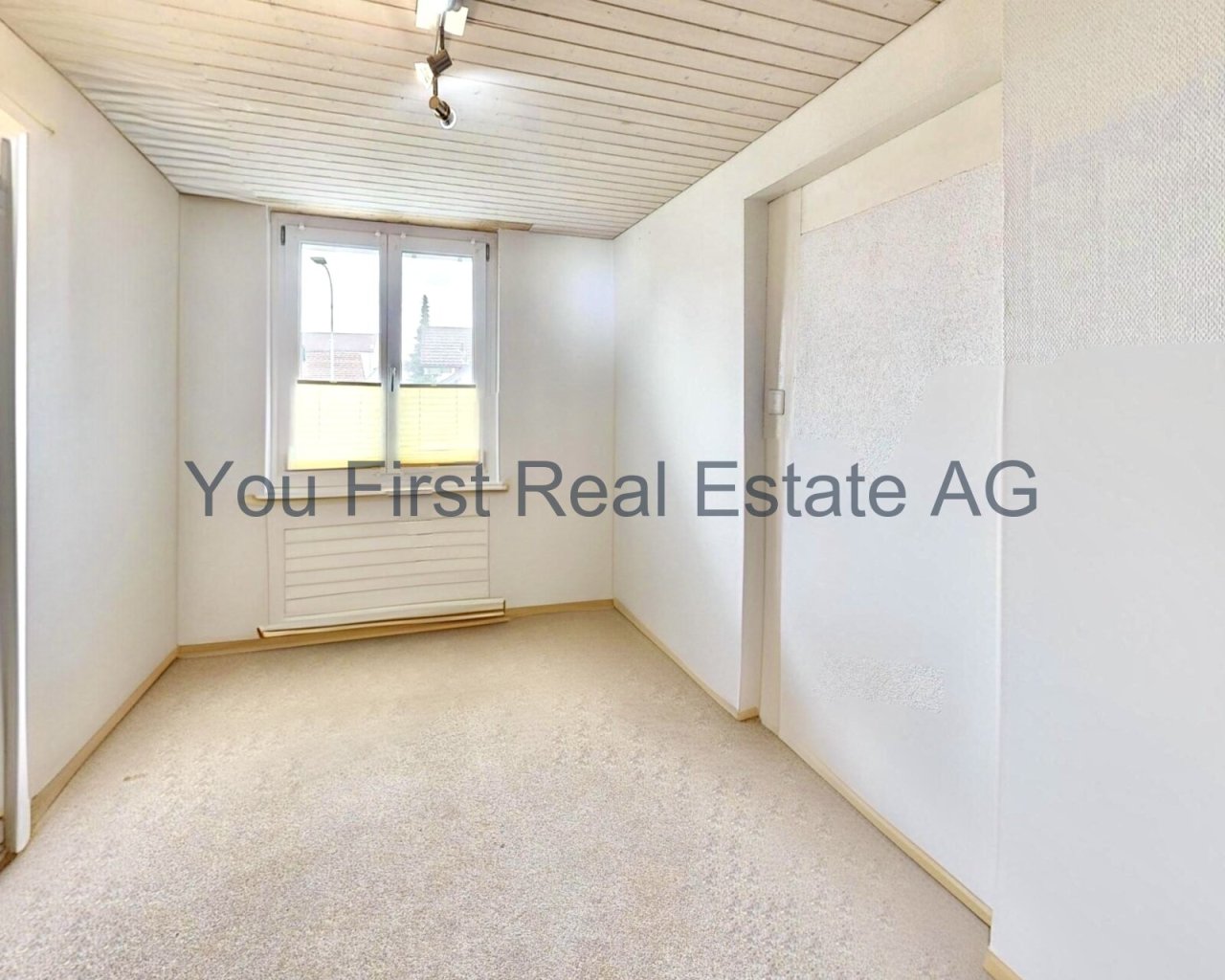 Lichtdurchflutetes Zimmer mit Potenzial - Individuell gestaltbar!