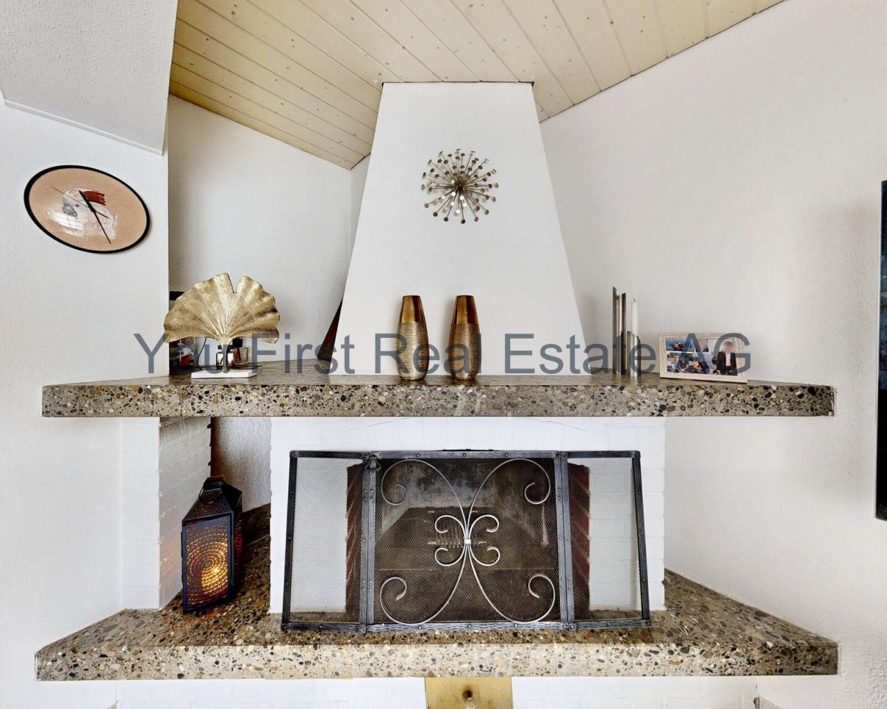 Stilvoller Kamin mit Designelementen - Highlight für gemütliche Wohnatmosphäre