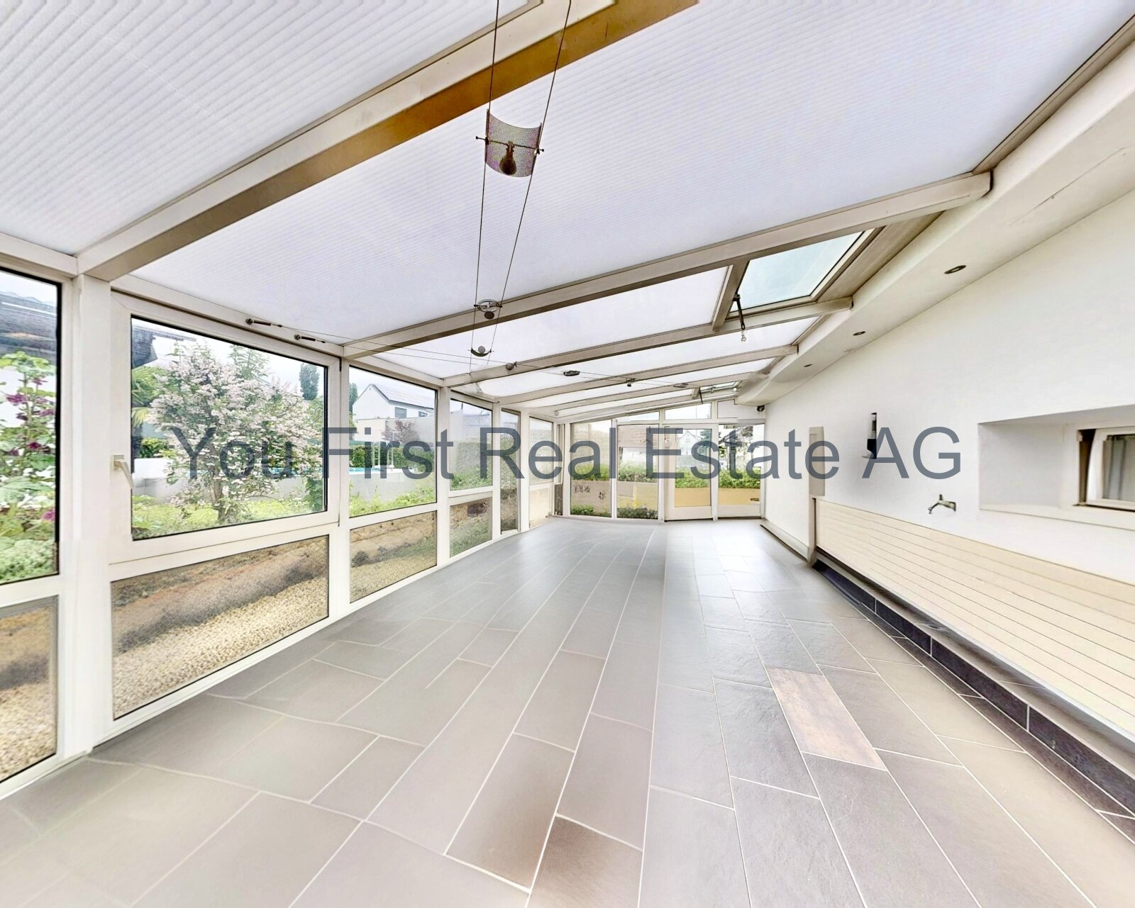 Lichtdurchfluteter Wintergarten mit Panoramaverglasung - Ihr neues Wohlfühl-Refugium!