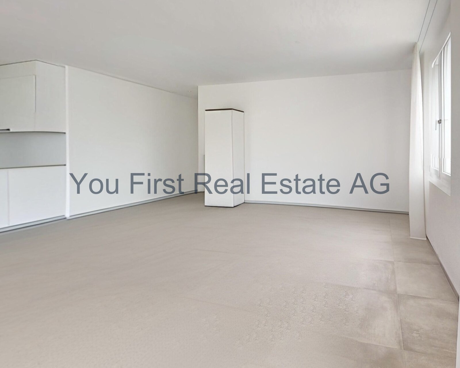 Lichtdurchfluteter Raum mit maßgeschneiderten Einbauschränken - Ihr neues Zuhause wartet!