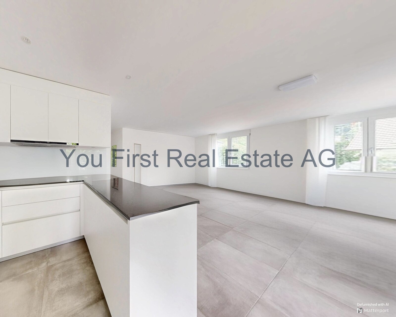 Moderne Küche mit Kochinsel - Lichtdurchfluteter Wohn-Essbereich in elegantem Weiß-Grau