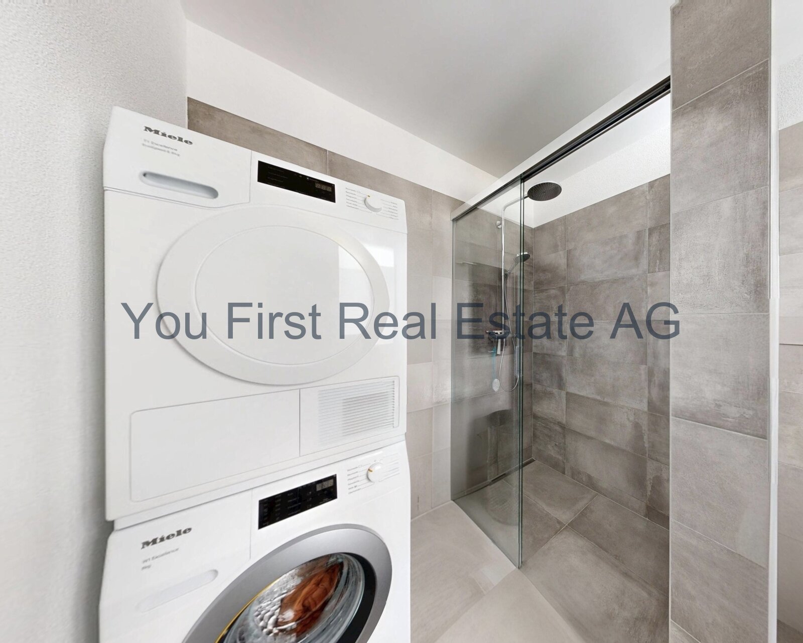 Komfort inklusive: Hochwertige Waschmaschine und edle Dusche in einem!