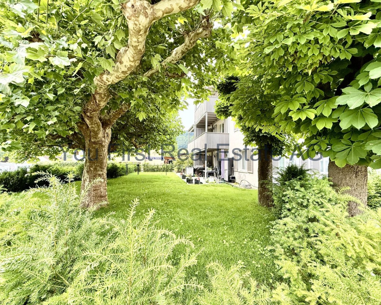 Naturparadies mit Weitblick: Großzügige Gartenfläche mit malerischen Altbäumen und Wohlfühl-Ambiente