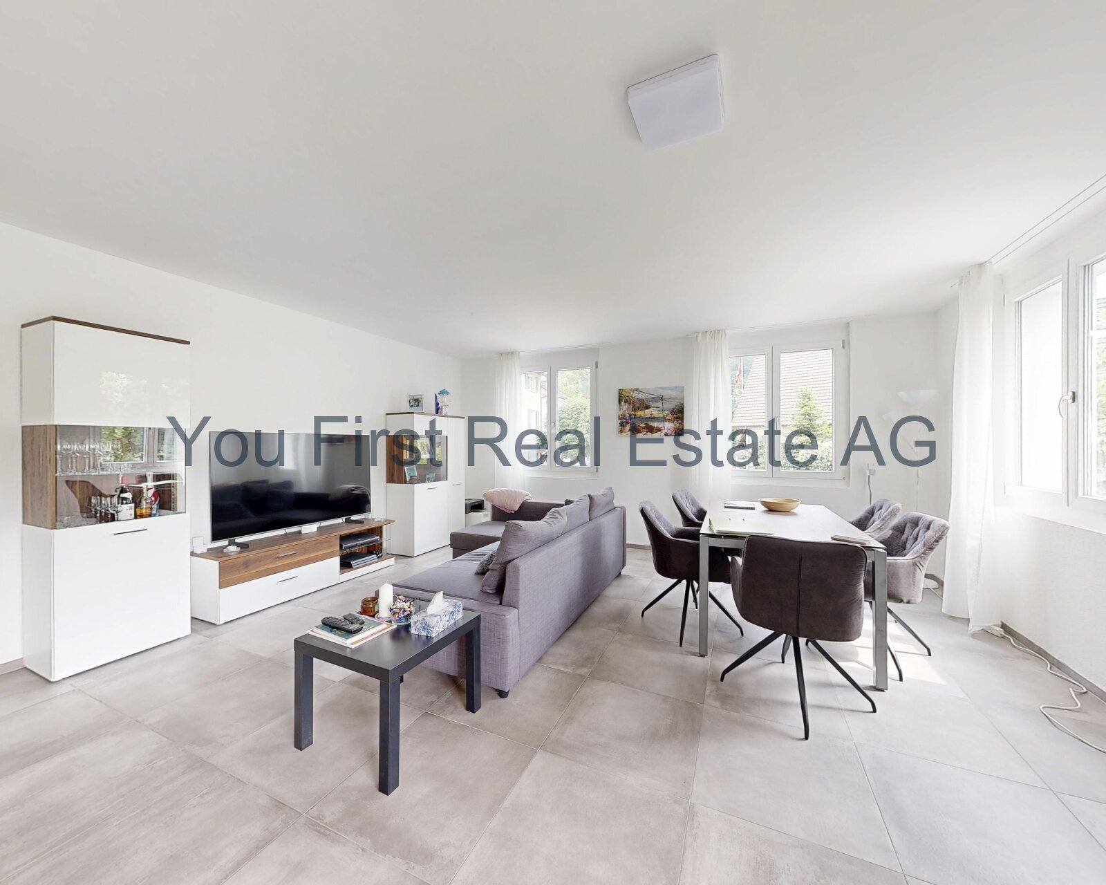 Lichtdurchflutetes Wohn-Essbereich mit intelligenter Raumaufteilung und hochwertiger Einbauküche