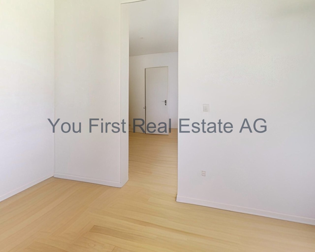 Lichtdurchfluteter Raum mit hochwertiger Parkettboden-Ausstattung - Ihr neues Zuhause wartet!