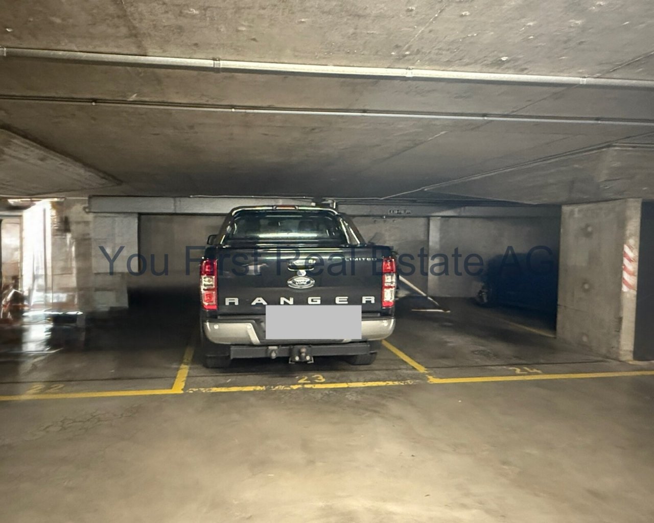 Sicherer Stellplatz: Überdachte Tiefgarage mit eigenem Parkplatz