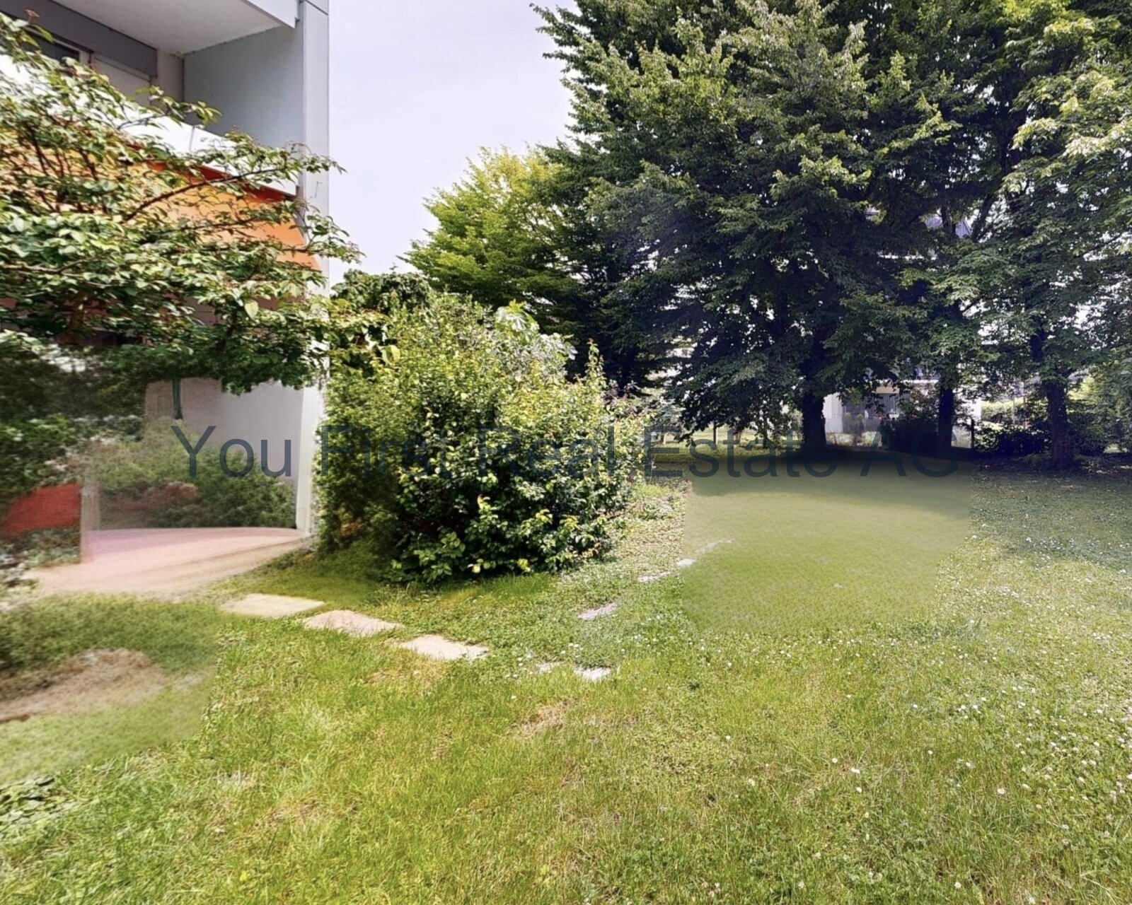 Großzügiger Gartenbereich mit naturnaher Gestaltung und Altbaumbestand - Ihr grünes Ruheplätzchen direkt am Haus!