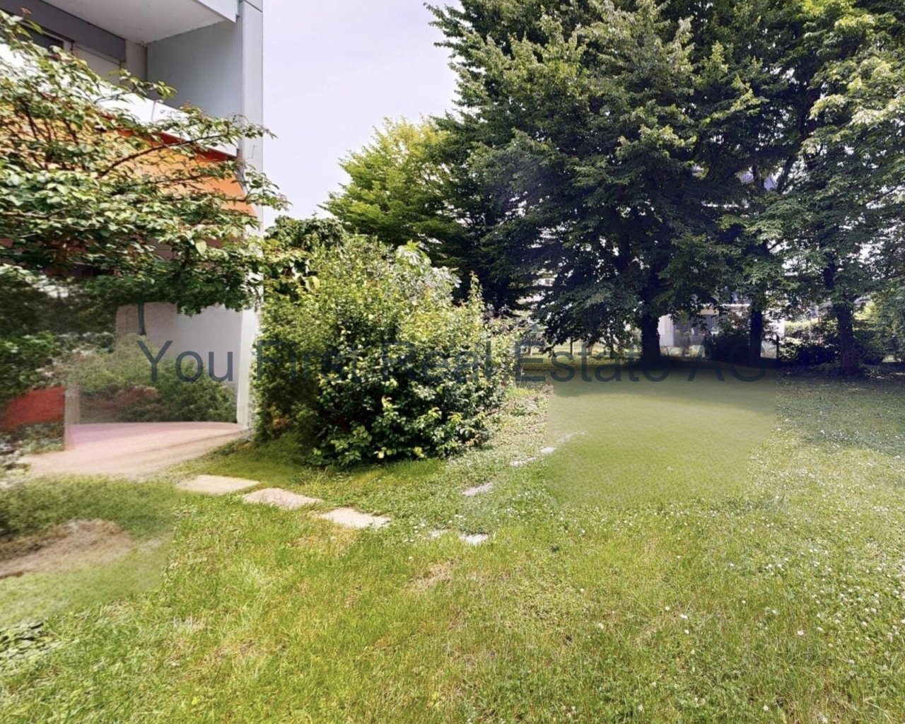 Großzügiger Gartenbereich mit naturnaher Gestaltung und Altbaumbestand - Ihr grünes Ruheplätzchen direkt am Haus!