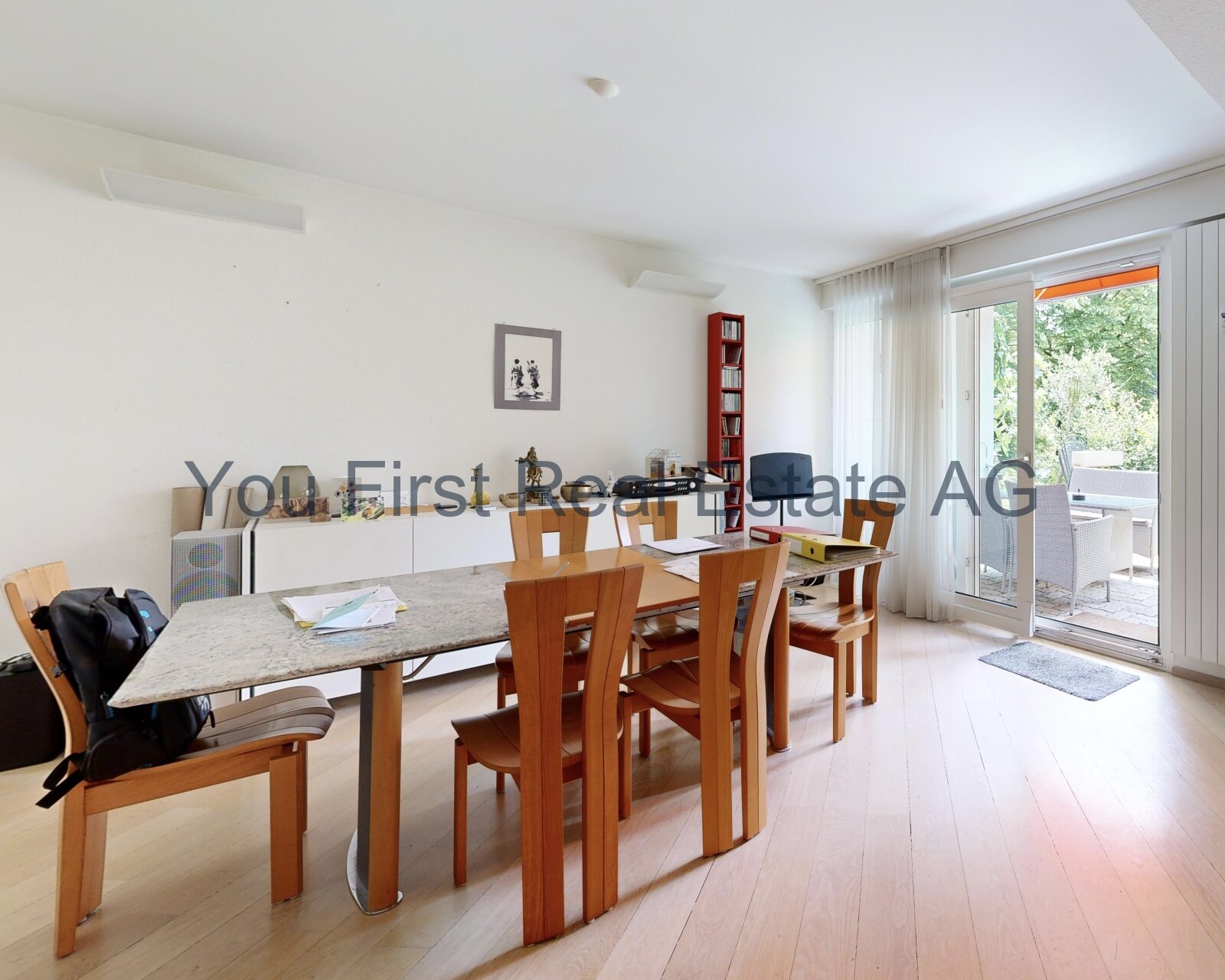 Lichtdurchfluteter Essbereich mit Zugang zur Terrasse - Perfekte Atmosphäre zum Genießen!