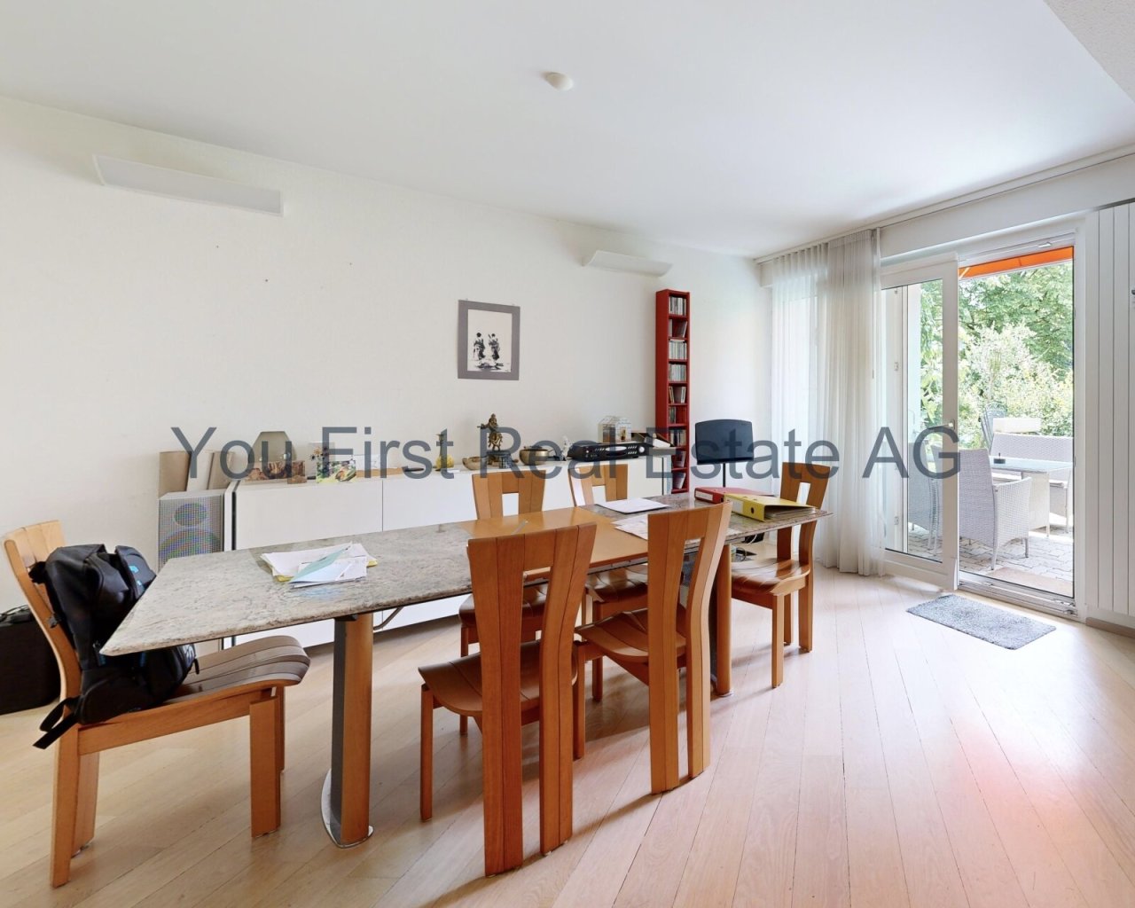 Lichtdurchfluteter Essbereich mit Zugang zur Terrasse - Perfekte Atmosphäre zum Genießen!