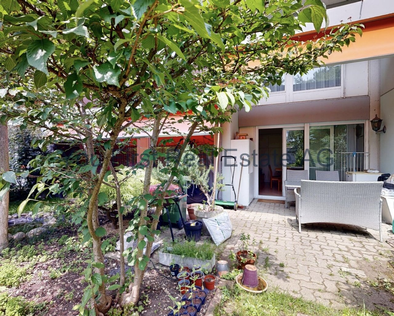 Sonnendurchflutete Gartenwohnung mit privater Terrasse und Obstbaum - Ihr grünes Wohnparadies!