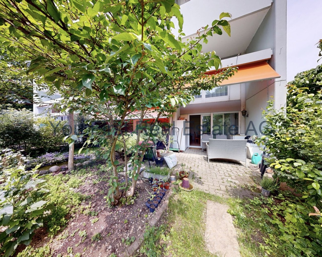 Grüne Wohlfühloase: Erdgeschosswohnung mit sonniger Terrasse und privatem Garten