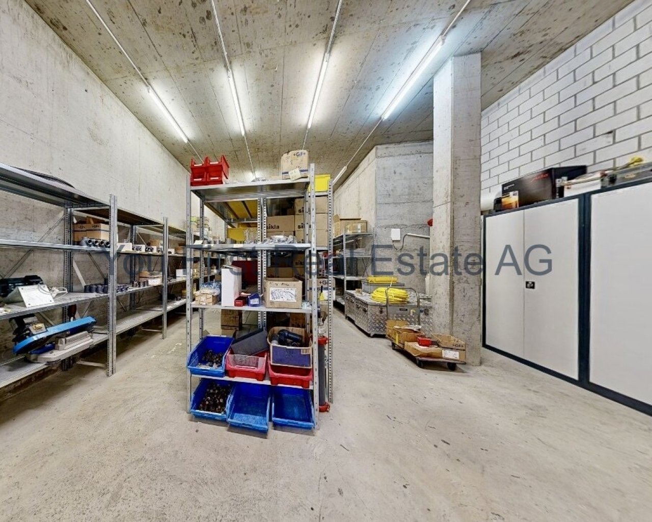 Professioneller Lagerraum mit optimaler Regalsystem-Infrastruktur - ideale Lagerfläche für Gewerbe!