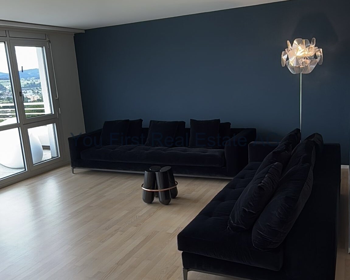 Lichtdurchflutetes Wohnzimmer mit Panoramablick - Moderne Architektur trifft elegantes Design