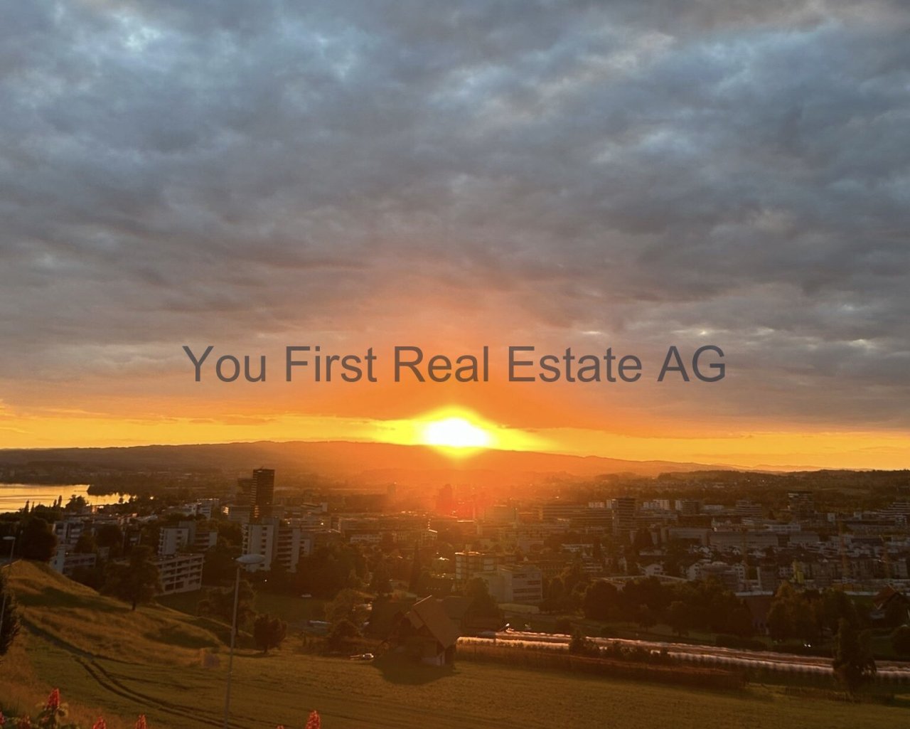 Sonnenuntergang über der Stadt - Traumhafte Aussicht inklusive!