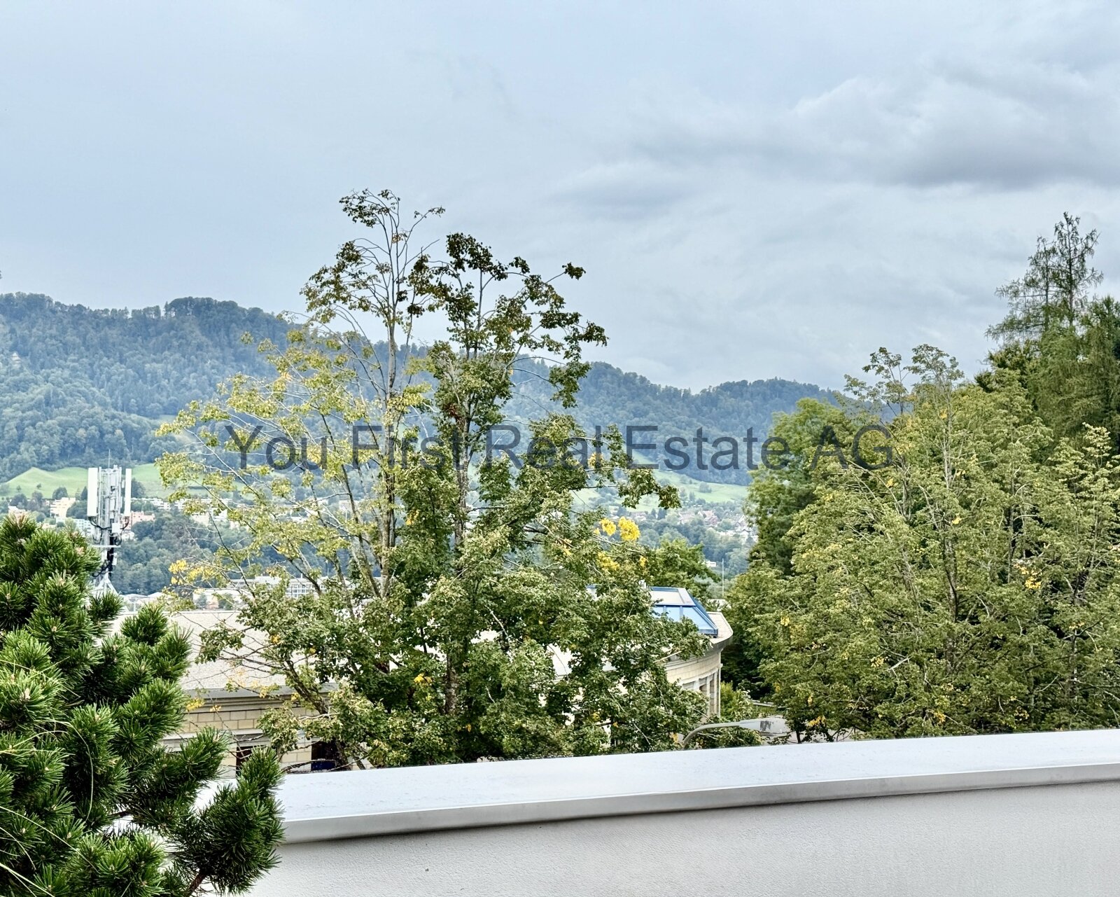 Traumhafter Bergblick - Weitläufige Aussicht von der Terrasse garantiert!